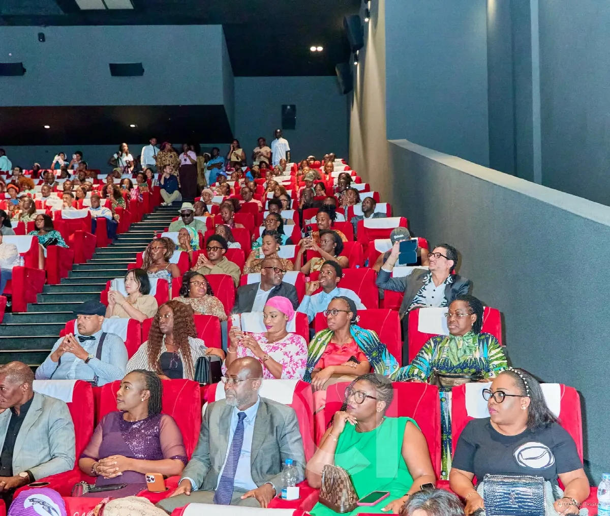 ÉBINTO : le cinéma Pathé fait salle comble pour l’avant-première d’un film coproduit par NCI