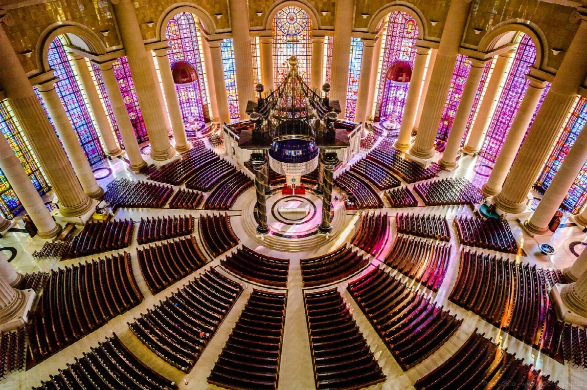 web-basilica-of-our-lady-of-peace-of-yamoussoukro-choir-paucal-cc1.jpg