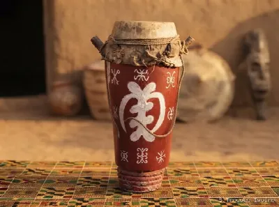 ABÔMA : LE TAMBOUR QUI FAIT VIBRER LA MÉMOIRE N’ZIMA