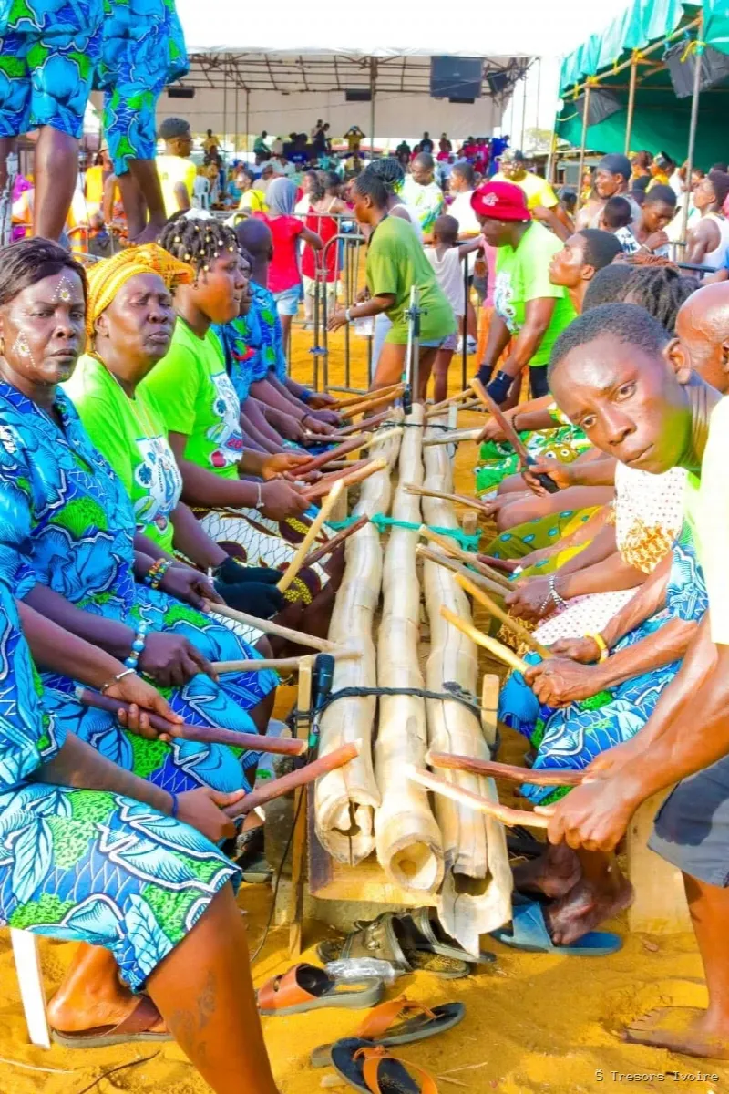ABÔMA : LE TAMBOUR QUI FAIT VIBRER LA MÉMOIRE N’ZIMA